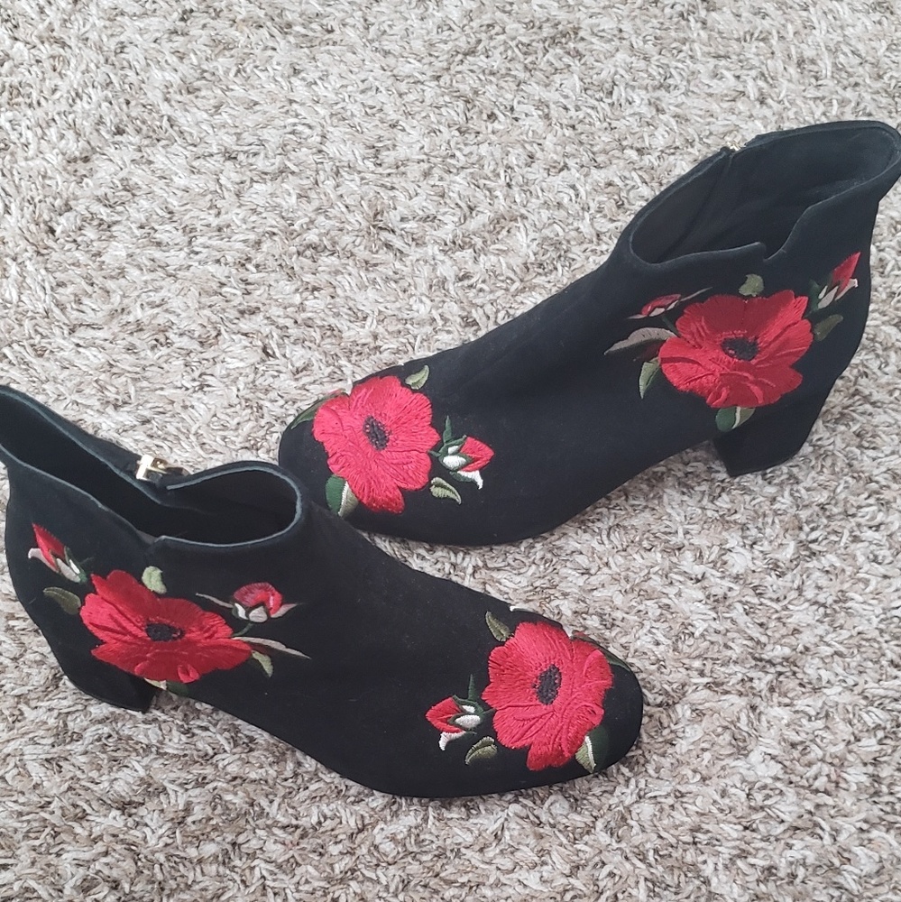 Shoes/booties